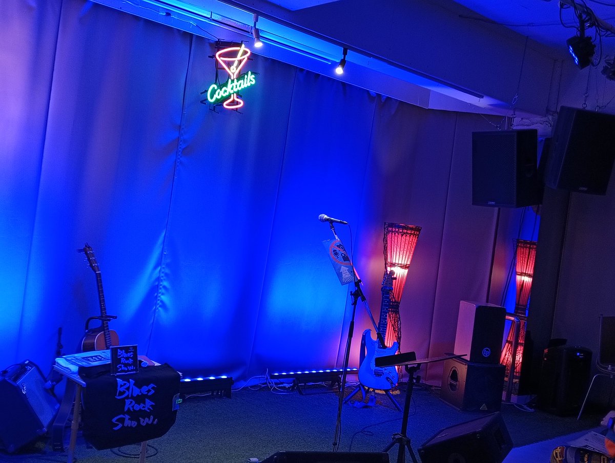 nemuri69's tweet photo. 昨夜はスーパーギタリストのライブでしたのよ。 https://t.co/KIdK6zJ3AY