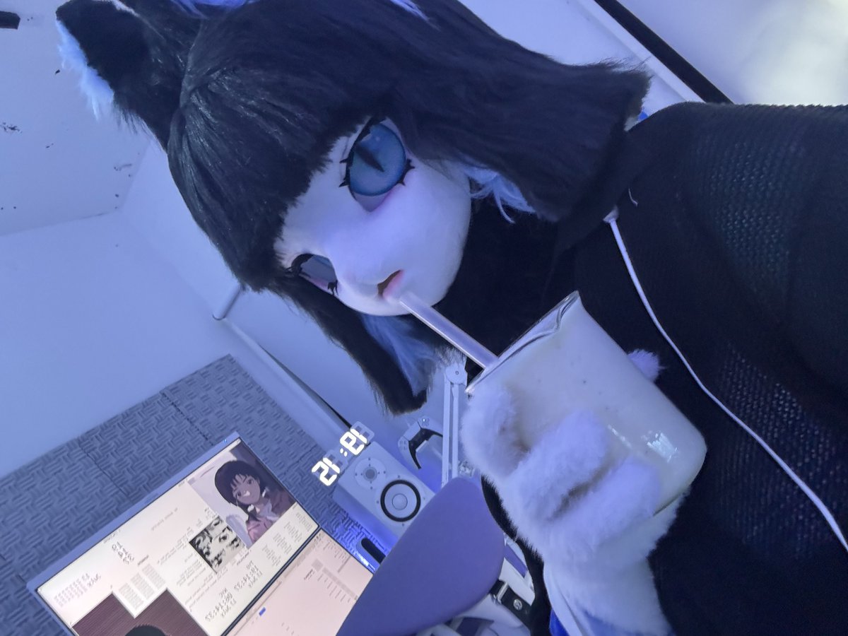 Miumilku's tweet photo. おひさしぶり〜

みんな元気してる？

暑くてお外に出れないよね〜 https://t.co/ewxm8HwaI4