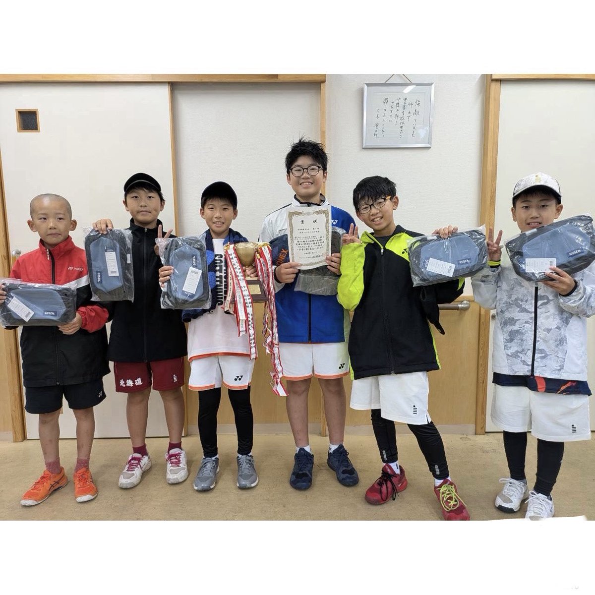 kitamisoftteni's tweet photo. 令和8年7月25日(土)26日(日)の2日日程で開催中の『第21回ゴーセン杯争奪北海道小学生ソフトテニスオホーツク大会』の初日団体戦結果をお知らせします。入賞されたチームの皆さん、おめでとうございます🎉
#北見ソフトテニス連盟
#ソフトテニス
#ゴーセン
#北見
#オホーツク https://t.co/5tAliUgoAb