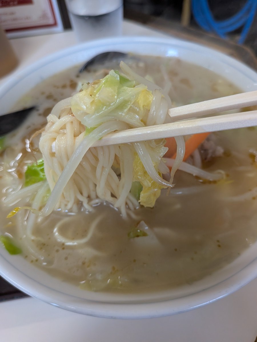 harukatty's tweet photo. 創業98年、美人姉妹が作る肉野菜タンメン。東京箱崎の栄楽。 https://t.co/BIcte9T6ep