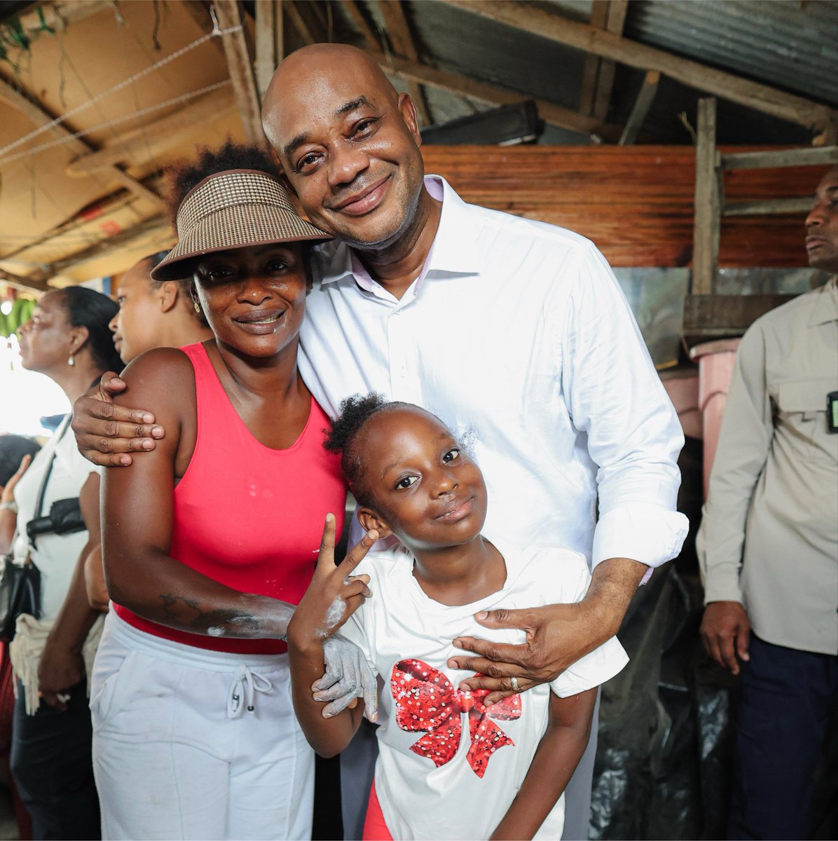 LuisGMurillo's tweet photo. En el Día Internacional de la Mujer y la Niña Afrodescendiente honramos la fuerza, el liderazgo y la resiliencia de millones de mujeres que, con dignidad, han transformado sus comunidades. Sigamos construyendo una Colombia donde ninguna niña vea limitado su futuro por el color de su piel.