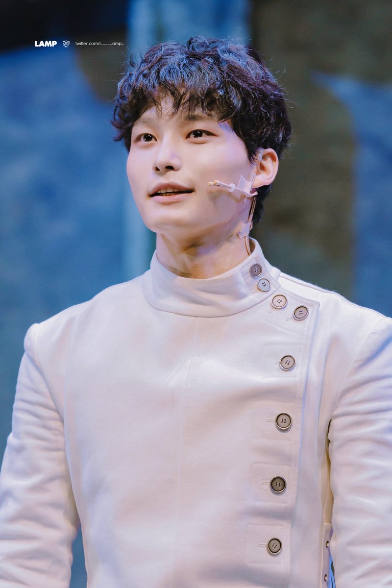 l_____amp_'s tweet photo. 260725 비더슈탄트 커튼콜, 무대 인사
#김도민 재스퍼 뮬러 https://t.co/XZzjprEzzl
