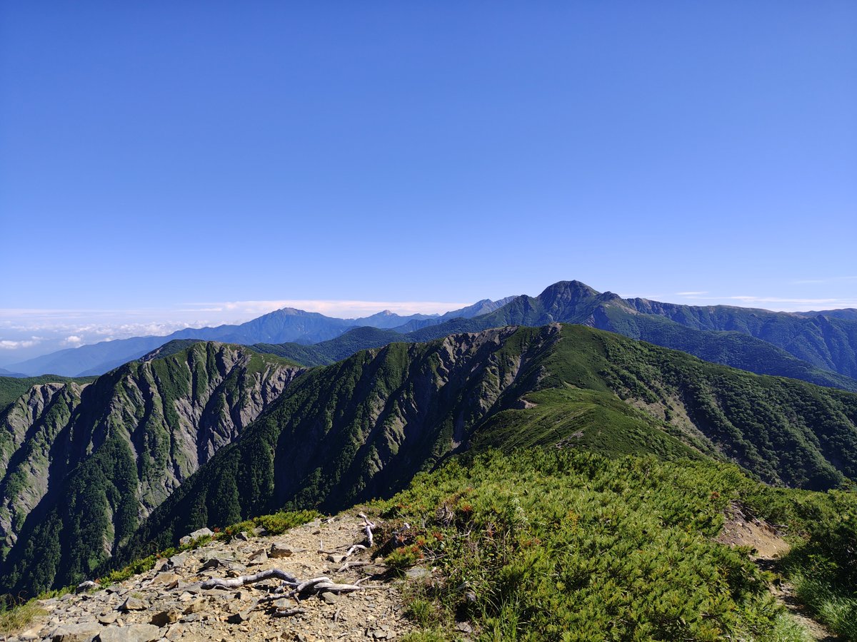 bumomo's tweet photo. 隣の前小河内岳まで
#ひなたなのだ
#チェキ登山 https://t.co/uJw8AtzHRo