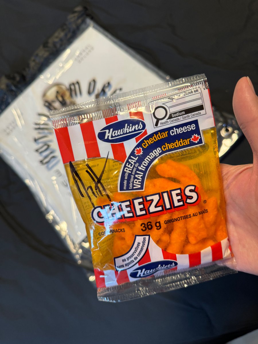 JuliSchultz's tweet photo. Two of my favorite things. @nothingmorerock @Jonnyhawkins signing my @CheeziesHawkins 😂🎶 https://t.co/rz204nvjSv