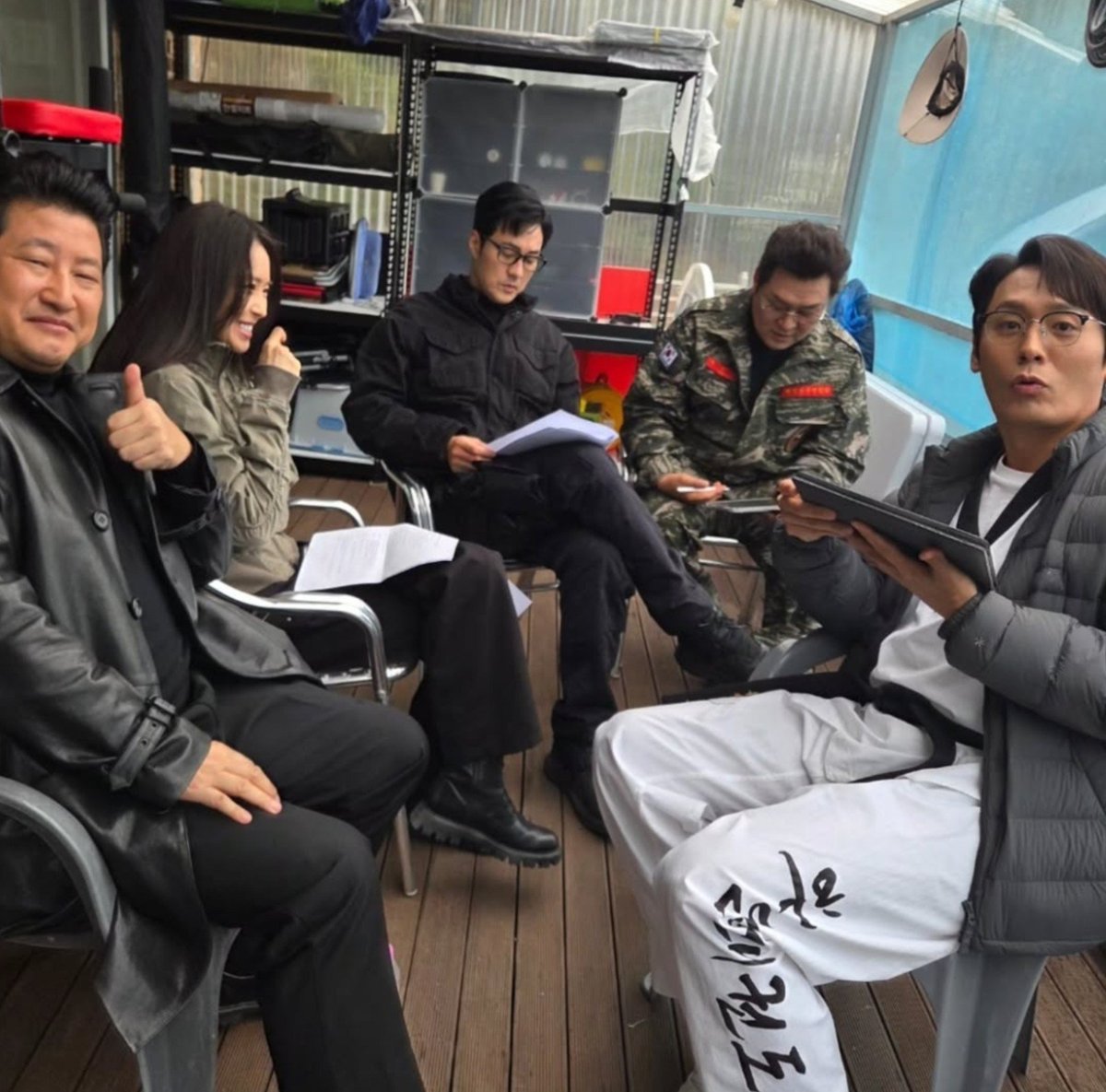 skylaama's tweet photo. Untuk yang ga nonton agent kim
Ini setara Avengers nongkrong di shawarma ya😂😂

#AgentKimReactivated https://t.co/5UOzaU5XOx