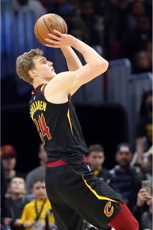 IsaacOkoroFan's tweet photo. The last time the Cavs sign-and-traded for a 23 year old forward over 6’6, they acquired Lauri Markkanen, who most people nationally labeled as a “bust” at the time.

I’m not saying Jonathan Kuminga makes that ascension here but it’s fair to wonder if there’s more in there. https://t.co/JLCvN3fcOf