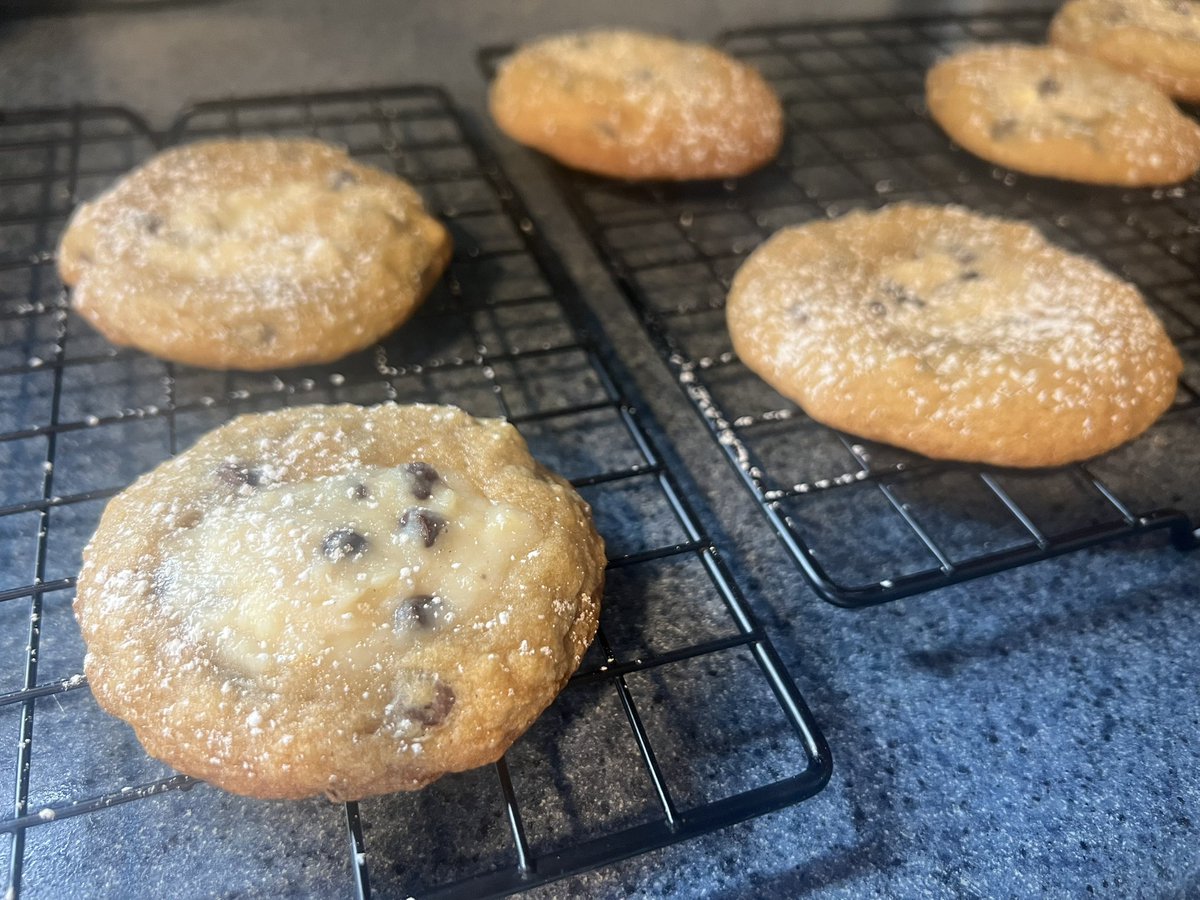 Celestial_Aiko_'s tweet photo. I present to you….. 

Cannoli cookies https://t.co/GHRz6PaVwf