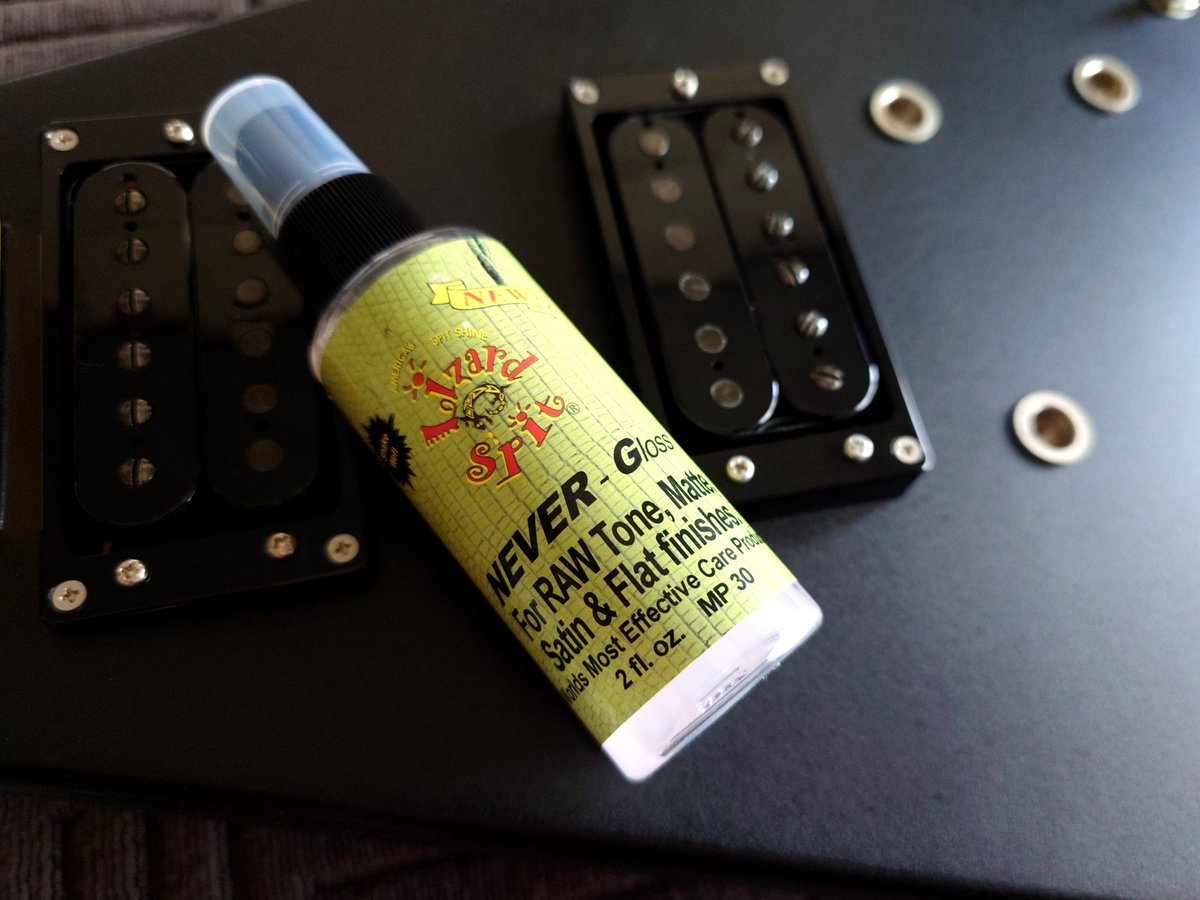 evil_eye_narick's tweet photo. Caparison FKVには、Lizard Spitの「NEVER - Gloss」を使ってボディやらを綺麗にします～ https://t.co/NYvLUddzT8