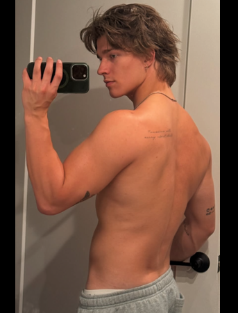 Adonis Admirer tweet media