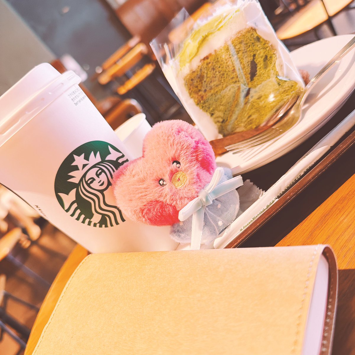 FreaksPanda's tweet photo. #BT21  #starbucks 

朝活しに
ｷﾀ━(ﾟ∀ﾟ)━!
日曜日なのにすっごく早く起きた！えらい💮 https://t.co/aDEs6m9OEy