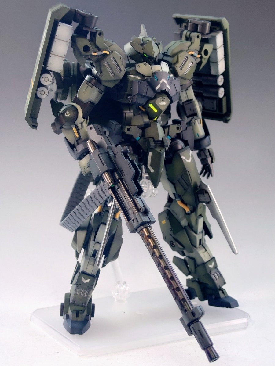 pomkuma2's tweet photo. ノヴァルヴ エンフォーサー/02
索敵砲戦用の第二兵装を装備
裏面に複数の武装を格納したタクティカルシールドと複合レーダーバックパック、木などの障害物ごと撃ち抜く速射砲、低木を蹴り倒すため脚部にブレードを装備している
#30MMCM2026
#30MMBF https://t.co/eLX9PmxXMW