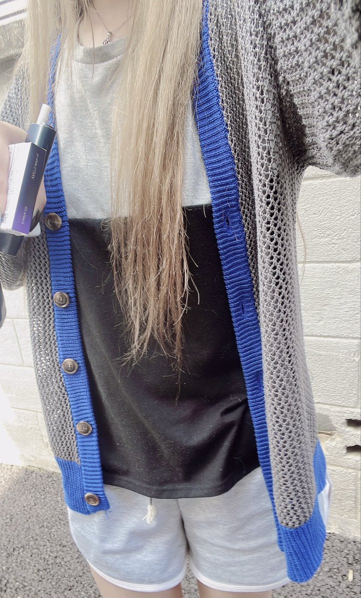 A04______S18's tweet photo. 朝の一服……
日陰は風が気持ちいい(˙𐃷˙) https://t.co/1ZdSXQIVTN