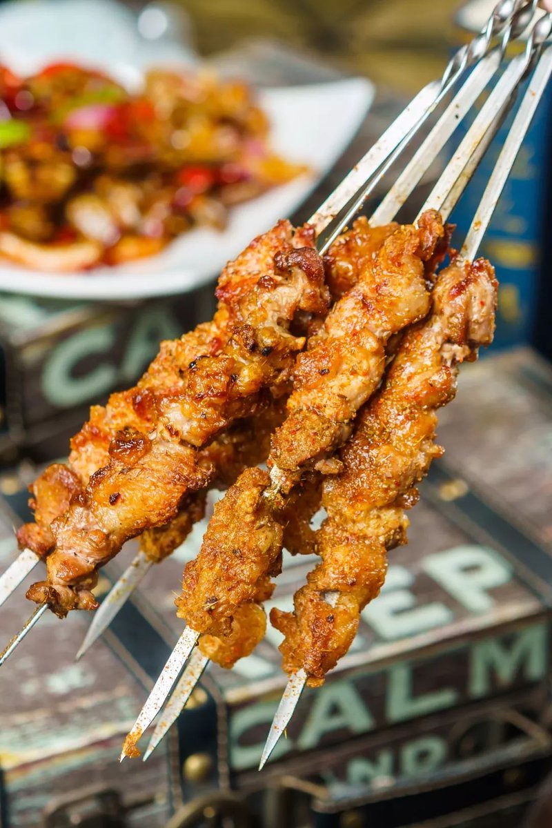 PqSLpAF1upAVAwW's tweet photo. Craving a quick, tasty bite This crispy street-side skewered fried veggies + meat hits different! Perfect for a walk snack https://t.co/7mBE7P9dl9