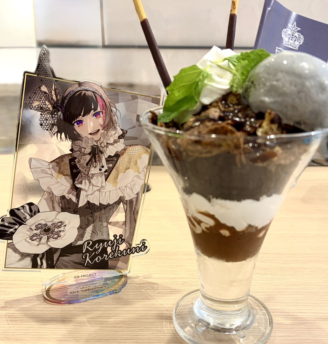 rean_000's tweet photo. #Bプロ

 mottocafeコラボカフェを友達誘って行ってきた！
全て自引きできて嬉しかった！
あと、ビックアクスタが実物見たら可愛くって、つい購入wグッズはどんどん増える… https://t.co/AD5Ze7QJDp