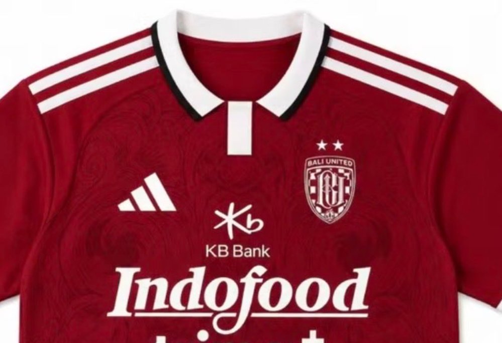 Footy_Headlines's tweet photo. 🙃 Using AI for your product images that show outdated 3 stripes and Adidas tech https://t.co/8PS5Wg6zCz