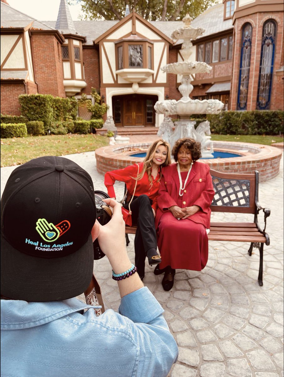 latoyajackson's tweet photo. 4 generations of love! Enjoy life with your loved ones, nothing last forever! Remember to let your love ones know you love them!!! My grandfather Samuel Jackson, my mother, me, @janetjackson and Stacey! ❤️
#thejacksons #jackson #Jacksonfamily #love #latoyajackson https://t.co/JcaluweWEK