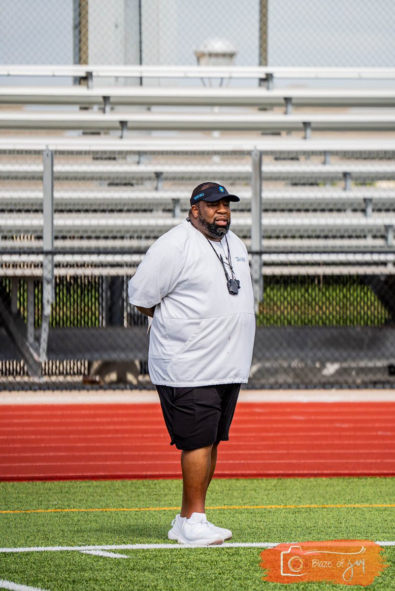 Blaze_of_Joy's tweet photo. 🏆 Building Champions 🏆

@RockHill_FB 
@CoachDavenportJ https://t.co/W2K8kEfY9M