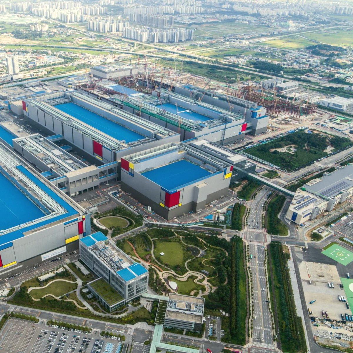 Kosuke5664's tweet photo. Samsung Electronics won a contract worth more than $200 billion to make chips for Broadcom $AVGO https://t.co/51UrpsVOhx
