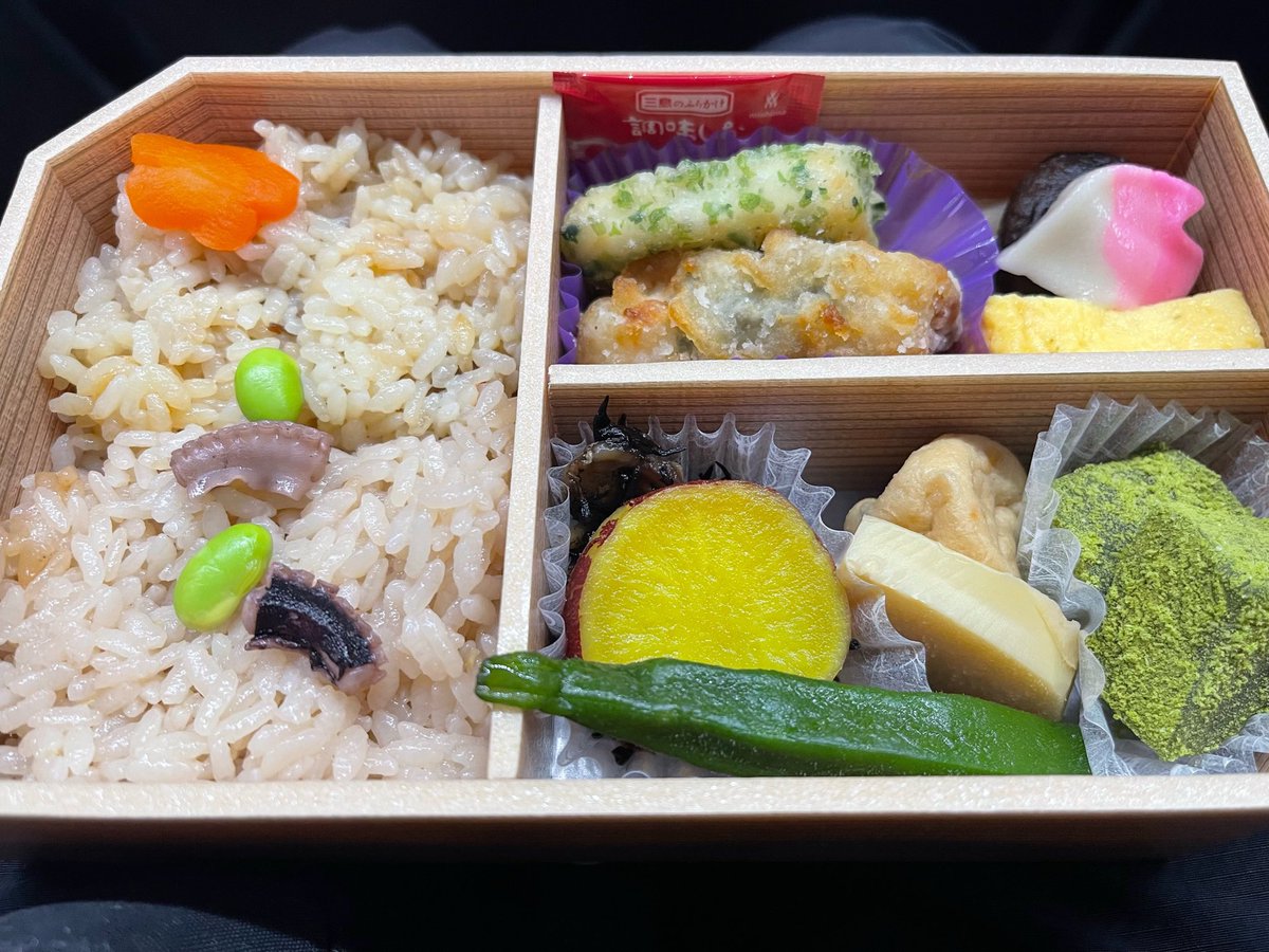 mao802's tweet photo. 14日目は初観戦の姉と🍻
楽しかったようでなにより☺︎

２階のIGarenaBARのお弁当が美味しそうだったので食べてみました◎
特に煮物◎
松浦商店さんのお弁当◎

さて千秋楽*\(^o^)/* https://t.co/FMKpYQaAu0