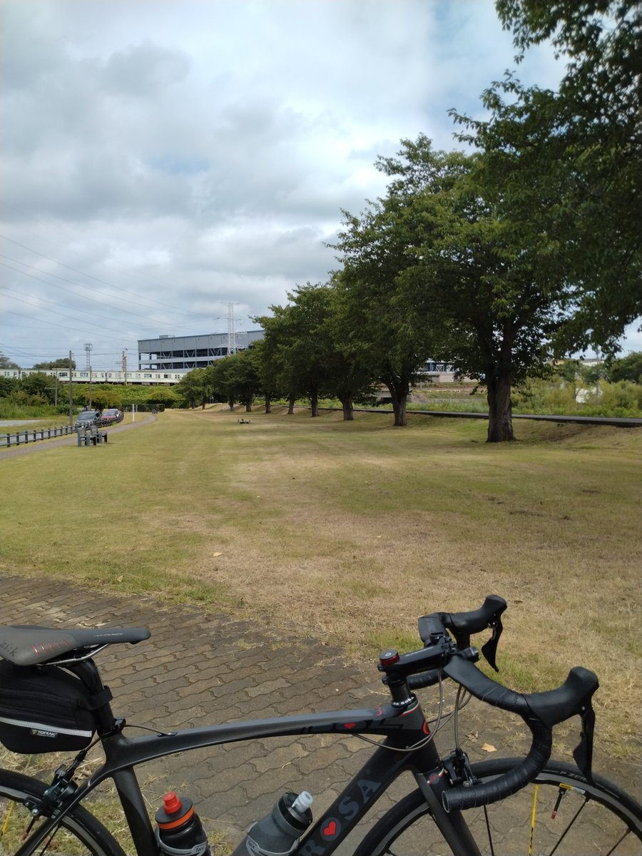 take785RS's tweet photo. …やはりハラ減ったw　のでモグモグタイム　何か今さら雲が出てきて走りやすそうw　昨日は @korekaite_shine  を見るがやはり面白い「じゃ〜ん」とか言っていろいろ漫画の道具を教えるセンセがカワイイw　そして何故か少し百合の方へ　来週も楽しみ　本日もお疲れ生でした～ https://t.co/iu5XB5DTkM