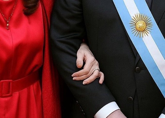 CirculoSocioCAI's tweet photo. Iberkuka LTA Que te pasha esthas nerviosho? El #ProximoPaso jugamos el #SegundoTiempo con el CATlider estadista #Macri2027 https://t.co/Toh62LkS6z