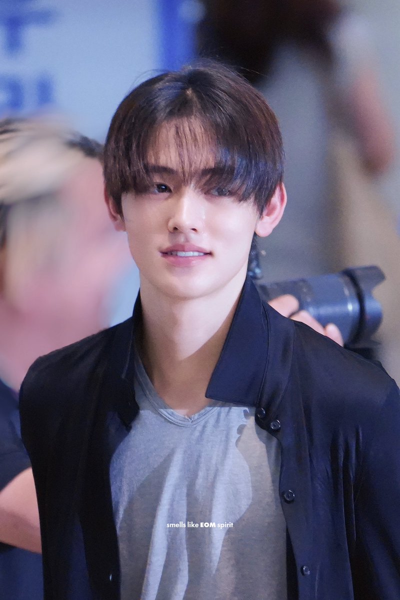 eomlikesacai's tweet photo. 270726 #성현 https://t.co/cmM0GOmBAV