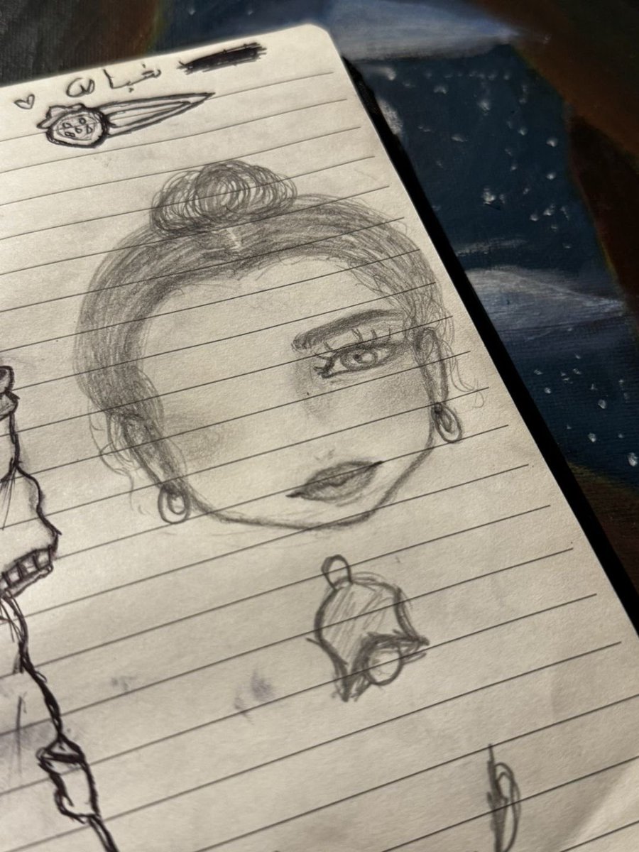 x_iloi's tweet photo. أحلى شيء لما أحد يرسمك ما تشوف مجرد رسمه تشوف كيف يشوفك التفاصيل اللي اختار يبرزها تعكس جزءًا من إحساسه تجاهك ومنظوره لك وهذا اللي يخلي الرسمه لها قيمة مختلفة https://t.co/PQsUo4Jj3p