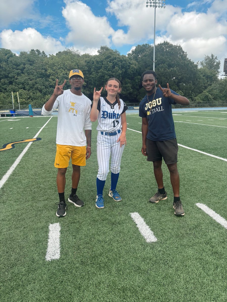 summerbaker24's tweet photo. Such a big thank you to Johnson C. Smith for an amazing camp! Even though it was raining we made it work! Big thank you to Coach Chris, Coach Gabe, and players for this camp! Got some great feedback today! Go bulls!💛💙 https://t.co/SqxWzT4DD3