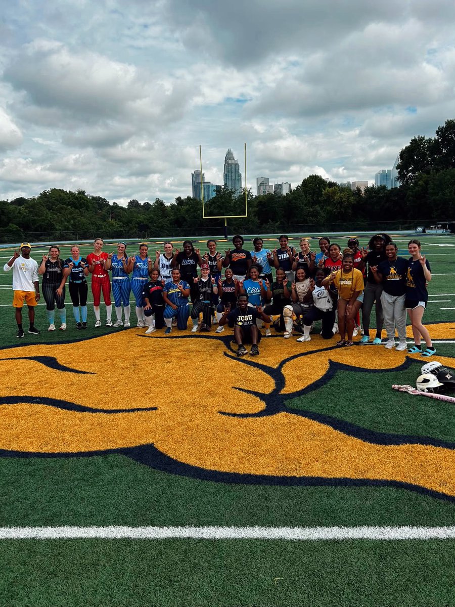 summerbaker24's tweet photo. Such a big thank you to Johnson C. Smith for an amazing camp! Even though it was raining we made it work! Big thank you to Coach Chris, Coach Gabe, and players for this camp! Got some great feedback today! Go bulls!💛💙 https://t.co/SqxWzT4DD3
