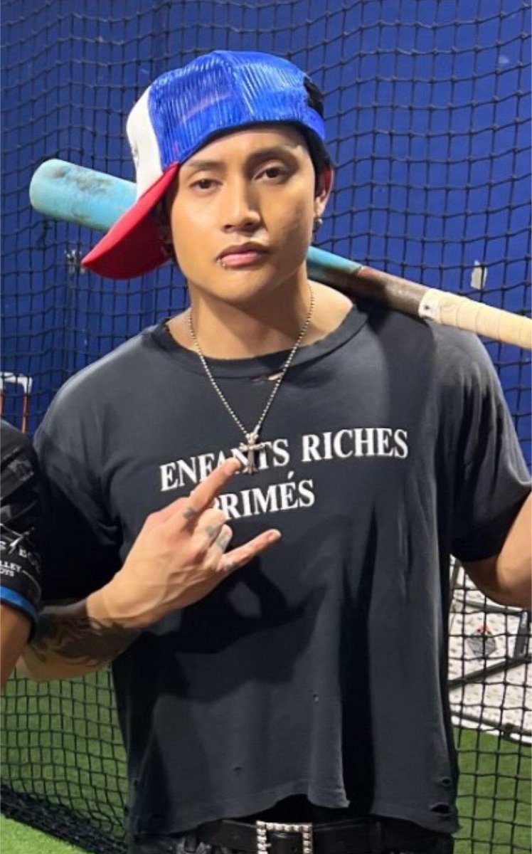 keunaeverse's tweet photo. LFGOOO MAH BOIIII 😎🇵🇭 SHOW ‘EM WHAT U GOT, KEN!!! ⚾️

📸 stephenknez 

D-5 SB19 LOLLAPALOOZA STAGE
#SB19 #SB19at100Thieves #SB19_KEN https://t.co/tKj67hbkpW