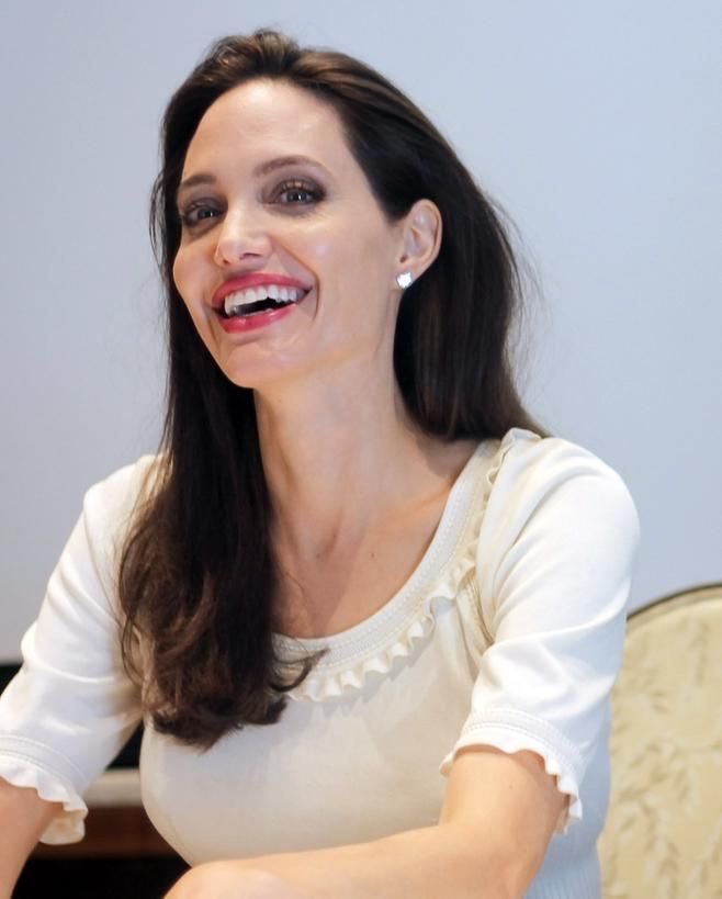 Angelina jolie tweet media