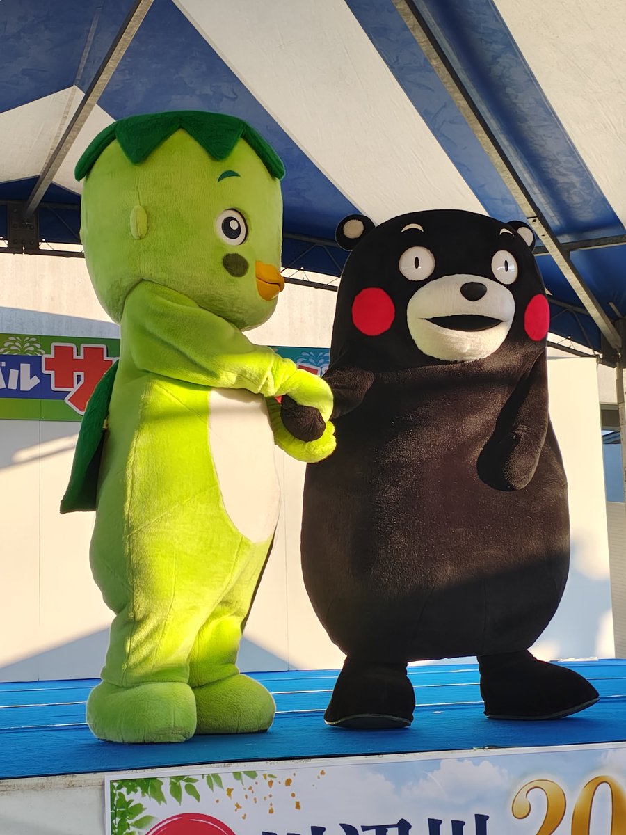 konbu1973's tweet photo. ＃相良村サガラッパ祭
＃くまモン
2026.7.25
最初に会ったのは2011年の
大津町のホンダの芋掘りイベント！
最近は会えてなくて
二年前のくまモンスクエア以来の
���まモン🐻
最前列でお姉さんの
振付指導通りに
くまモン体操を踊ってたら
くまモンから握手しに来てくれました😍 https://t.co/nV692gyEEE