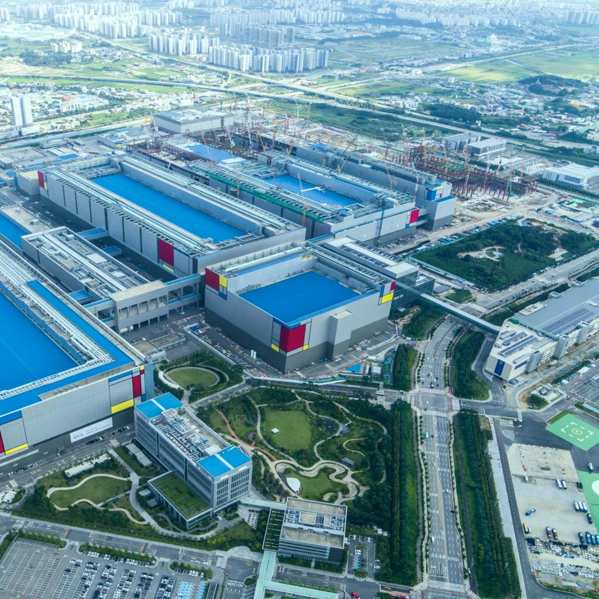 Mertens991's tweet photo. Samsung Electronics won a contract worth more than $200 billion to make chips for Broadcom $AVGO https://t.co/RLsCYabB88