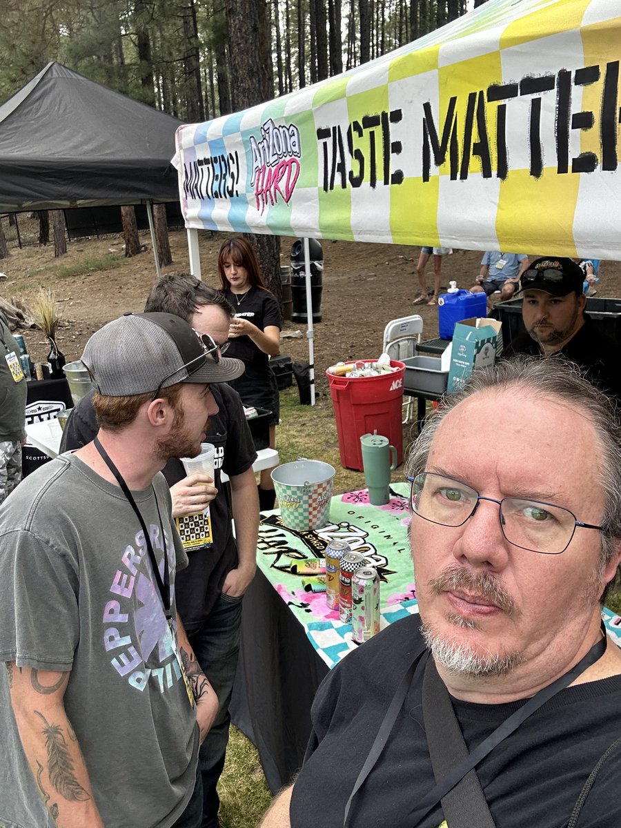 MikeRDzign's tweet photo. My boys kept pushing the ciders and fruity drinks on me at the beer fest. This one was so crisp and refreshing. @drinkeastciders #guavacider @PepsiAmpFlag https://t.co/x0O3amp9Gk