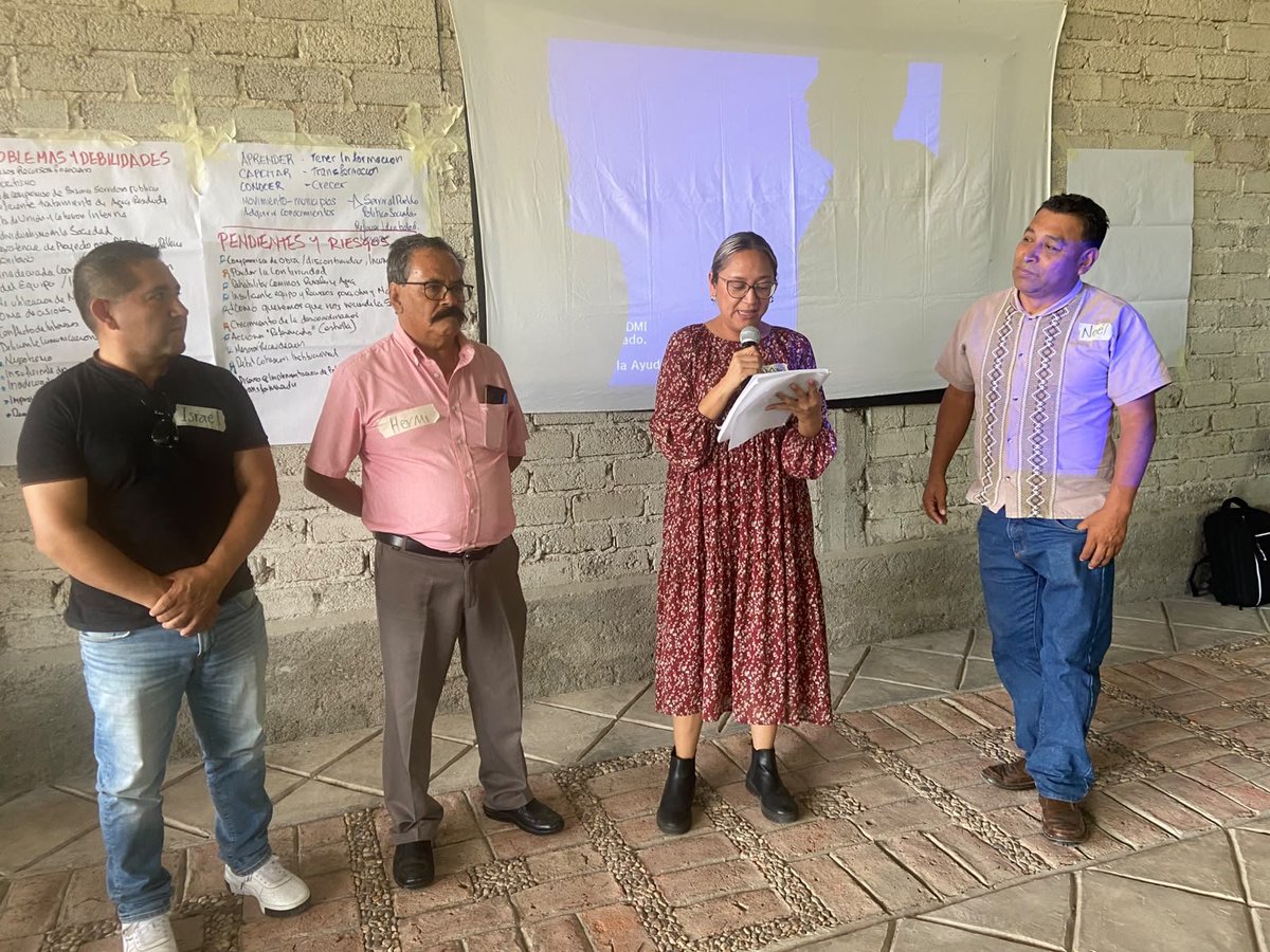 PFM_Morena's tweet photo. Reconocemos el compromiso de nuestras compañeras y compañeros de #Comonfort, #Guanajuato, quienes hoy participaron en una reunión de trabajo para compartir avances, intercambiar ideas y dar seguimiento a las acciones que contribuyen al desarrollo en su territorio. https://t.co/0BkKdRpEpx