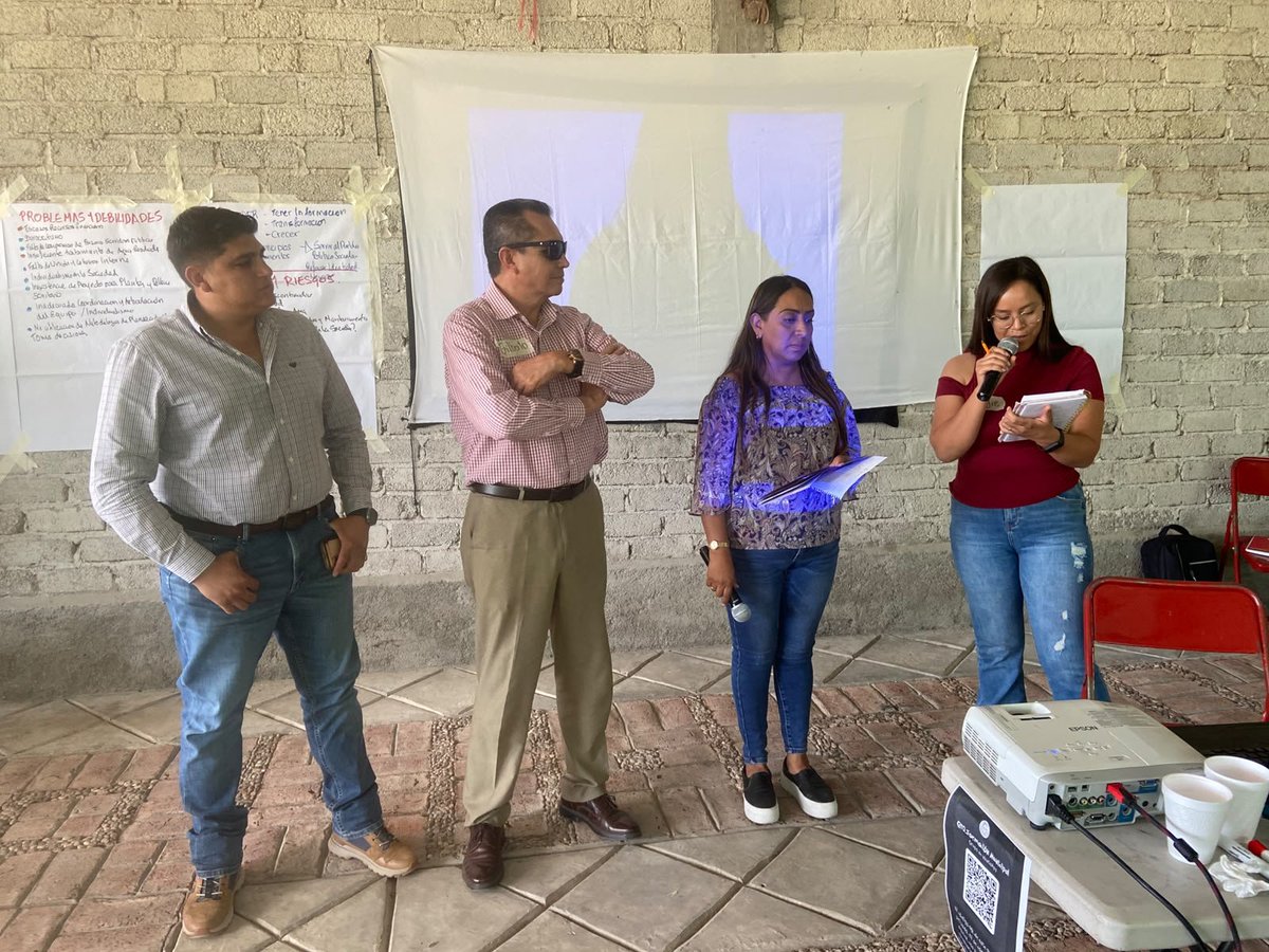 PFM_Morena's tweet photo. Reconocemos el compromiso de nuestras compañeras y compañeros de #Comonfort, #Guanajuato, quienes hoy participaron en una reunión de trabajo para compartir avances, intercambiar ideas y dar seguimiento a las acciones que contribuyen al desarrollo en su territorio. https://t.co/0BkKdRpEpx