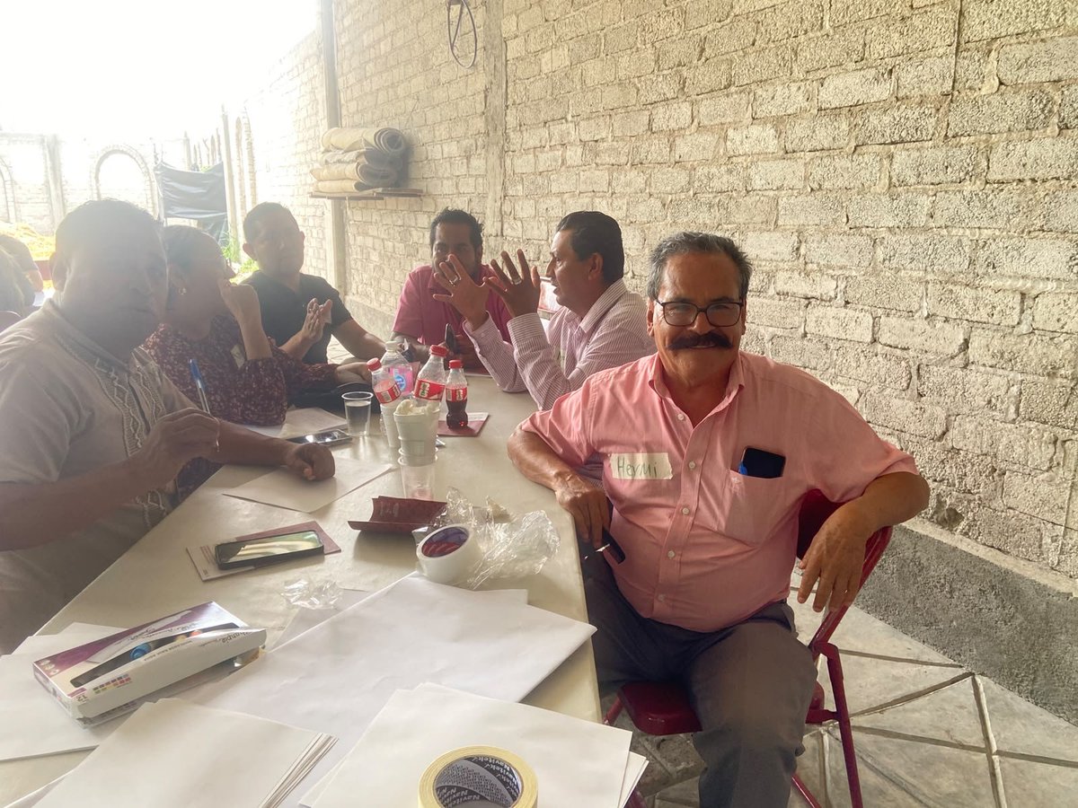 PFM_Morena's tweet photo. Reconocemos el compromiso de nuestras compañeras y compañeros de #Comonfort, #Guanajuato, quienes hoy participaron en una reunión de trabajo para compartir avances, intercambiar ideas y dar seguimiento a las acciones que contribuyen al desarrollo en su territorio. https://t.co/0BkKdRpEpx