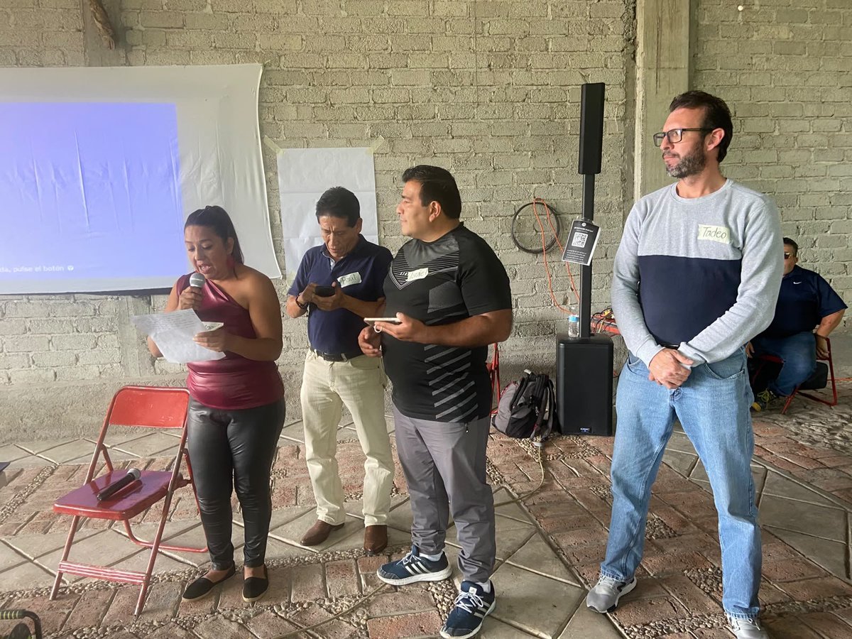 PFM_Morena's tweet photo. Reconocemos el compromiso de nuestras compañeras y compañeros de #Comonfort, #Guanajuato, quienes hoy participaron en una reunión de trabajo para compartir avances, intercambiar ideas y dar seguimiento a las acciones que contribuyen al desarrollo en su territorio. https://t.co/0BkKdRpEpx
