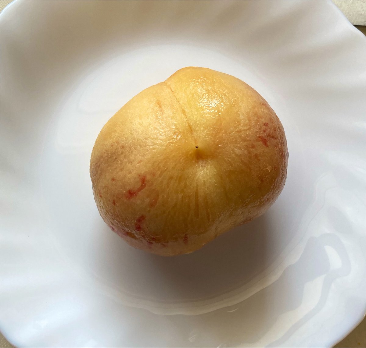 D3weBc's tweet photo. 今年の桃は甘い‼️
家庭菜園の
あかつきは20度以上
清水白桃は18度
農薬ひかえてるから、
落ちてしまう数は多いけれど
残った桃��頑張ってます。^_^
梅雨明け後晴天続きで、糖度が高い❣️
雨が降らないからか
木で熟し落ちてしまうけれど、
完熟だから甘い❣️ https://t.co/DxfdHan01F