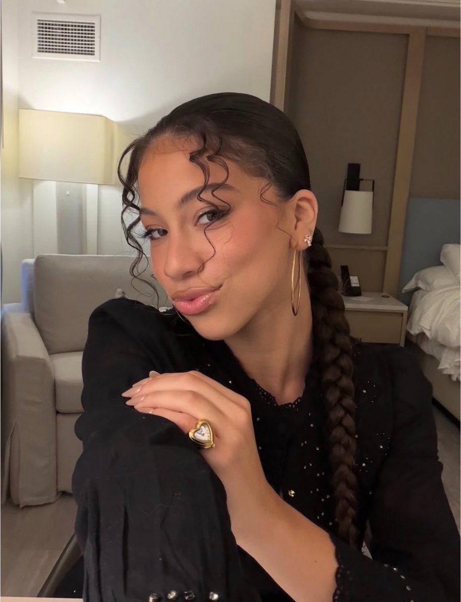 tremblaybf's tweet photo. eu iria amar se a kiara fosse atrás de algum filme de terror consigo ver perfeitamente ela coberta de sangue e servindo gritos https://t.co/DFi5YG4Y00