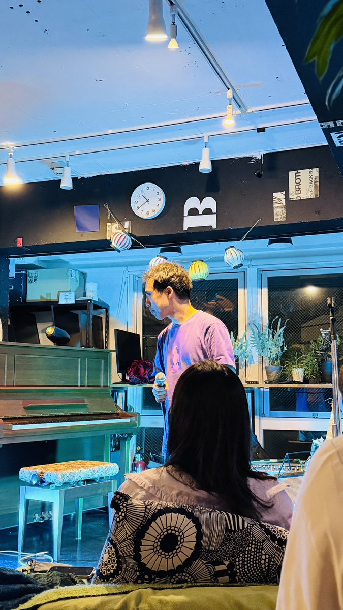 mino2024ni's tweet photo. 昨日の夜はSOY-POY(下北沢)のオープンマイクに初めて遊びに行きました！

なぜなら、まんぞうさんも来るから！
はらでぃが熱望して、当日連絡したら来てくれてたまんぞうさん！
スタンダップで一気に会場を味方にして、笑いを掻っ攫っていきました！最高！

お誕生日おめでとうございます🎉！ https://t.co/QQ2AEjjSr7