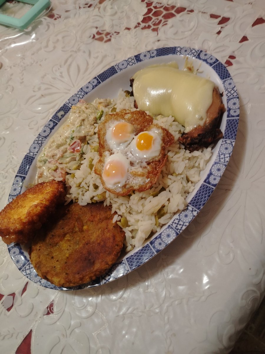 VincentPrideDM's tweet photo. Mi Almuerzo especial https://t.co/Vn2yWzUljY