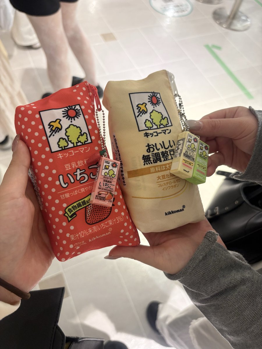 lgaimv_y's tweet photo. ポーチ難民の人！キッコーマンならアイライナーもウェットティッシュも入る優れものだよ✨ https://t.co/SHFLXhVAXh