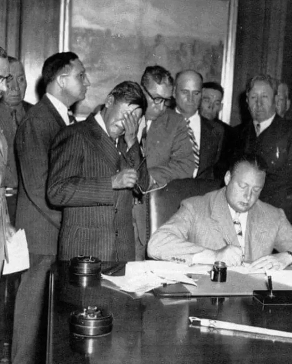 fasc1nate's tweet photo. This photograph, taken on May 20, 1948, shows Three Affiliated Tribes chairman George Gillette wiping away tears as U.S. Interior Secretary Julius Albert Krug signs the Garrison Dam Agreement.

The agreement authorized the flooding of 156,000 acres of valuable land belonging to the Mandan, Hidatsa, and Arikara peoples. 

Surrounded by tribal leaders and government officials, Gillette spoke of the painful loss, saying they were giving up the best part of their reservation and that the future looked uncertain. 

The most haunting photos ever taken: https://t.co/POrqRRccxc