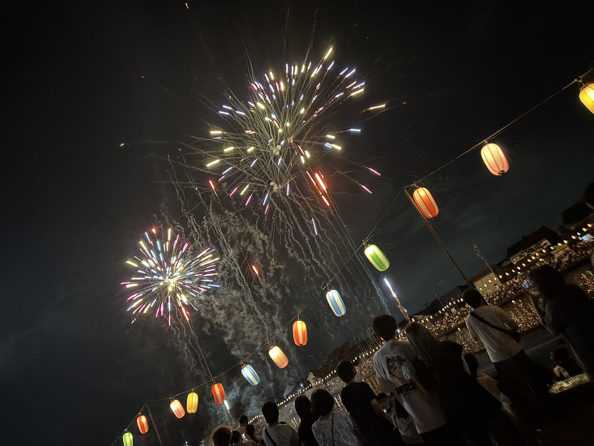 koya_0313's tweet photo. 昨日は、水橋橋祭り
花火は今年もめちゃくちゃ綺麗だった🎇✨️
河合さんのライブも観れて良かった(*^_^*)

今日はすごい雨だね☔ 😣 https://t.co/UuIAE0suZ1