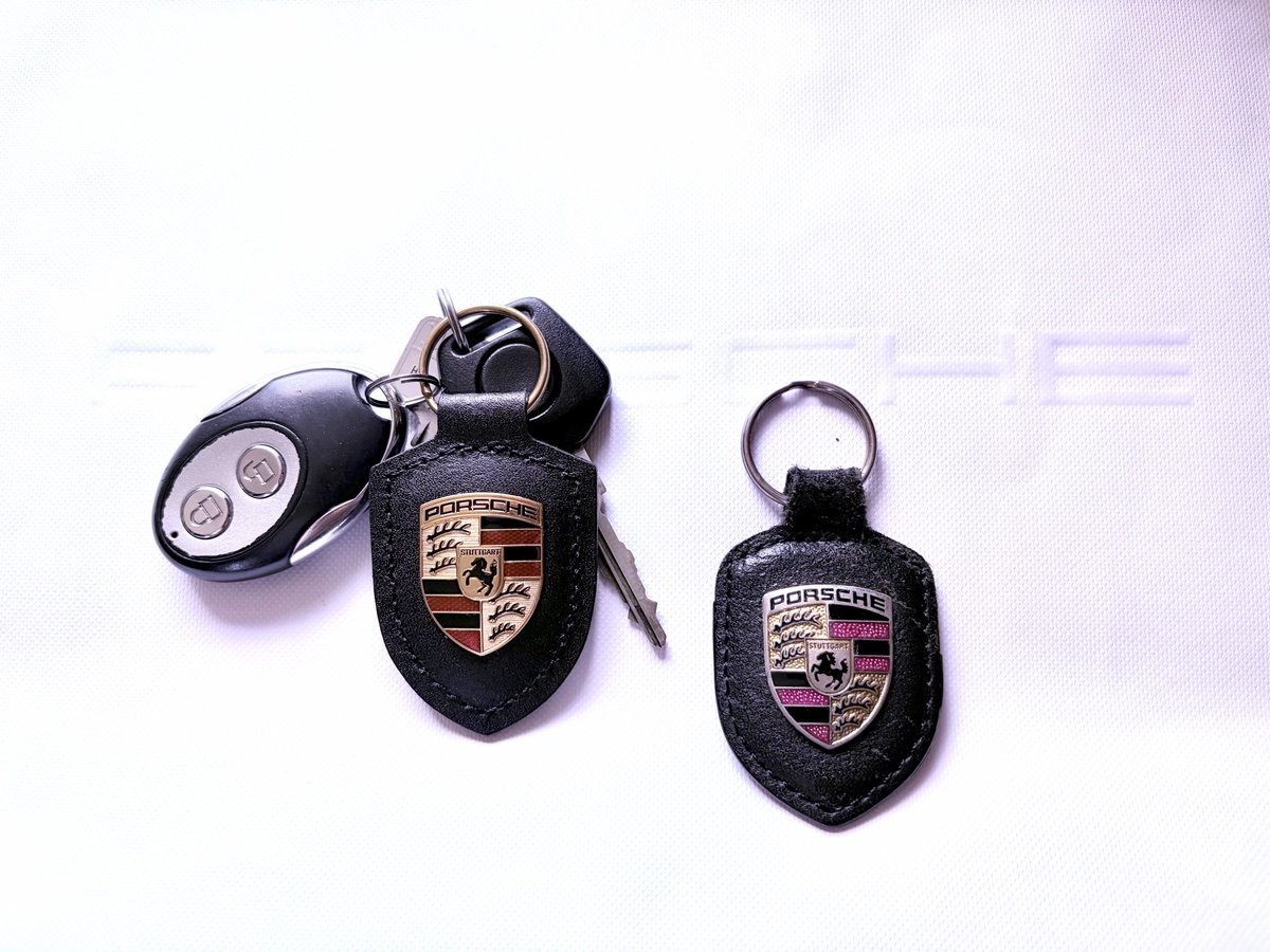 JOUNCEY_'s tweet photo. 14年使ってきたキーリングが新調されました

車両に取り付けられているクレストと同様に、細部が変更されていますね https://t.co/PCCinu4oIa