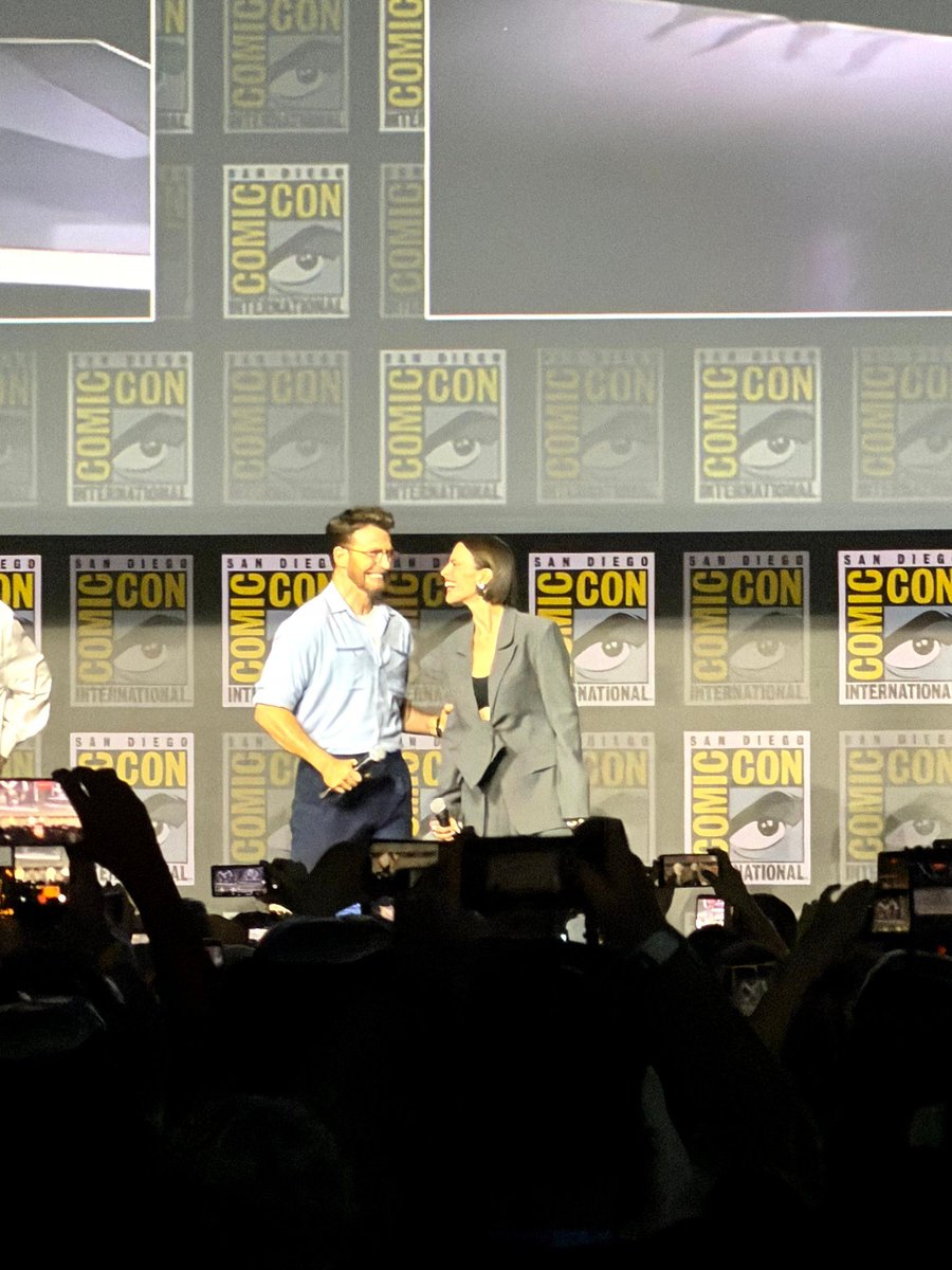 BRMarvelNews's tweet photo. FINGE SURPRESA: Hayley Atwell irá retornar em AVENGERS: DOOMSDAY.

A atriz está no palco da SDCC ao lado de Chris Evans. https://t.co/KMTQl3YvQk