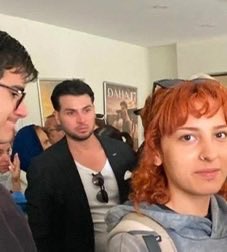 MuhailfToplum's tweet photo. CHP’nin rozet takma törenine katılan kişinin, daha önce Nihat Hatipoğlu’nun programında soru soran bir figüran olduğu ortaya çıktı. https://t.co/D5UBQyJ4ge