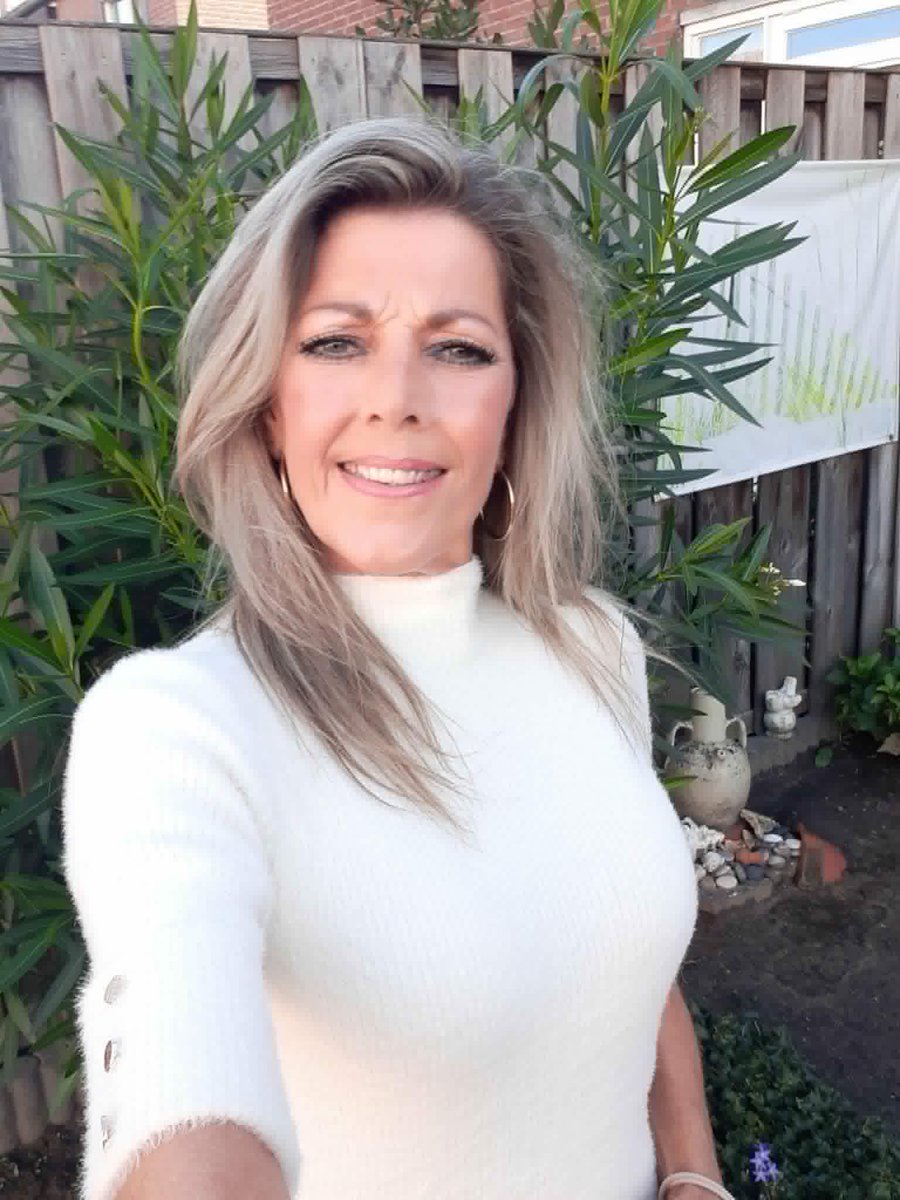 AkBandThe's tweet photo. Our #M " The most Beautiful Lady (AK) Ever Met " Have a Great Sunday, C U Live in the Algarve soon @ J.AK #Wife 24/7 #Sempre 🎶🎸🎸🤘🎸🎸🎶 https://t.co/kZa54CqZIw