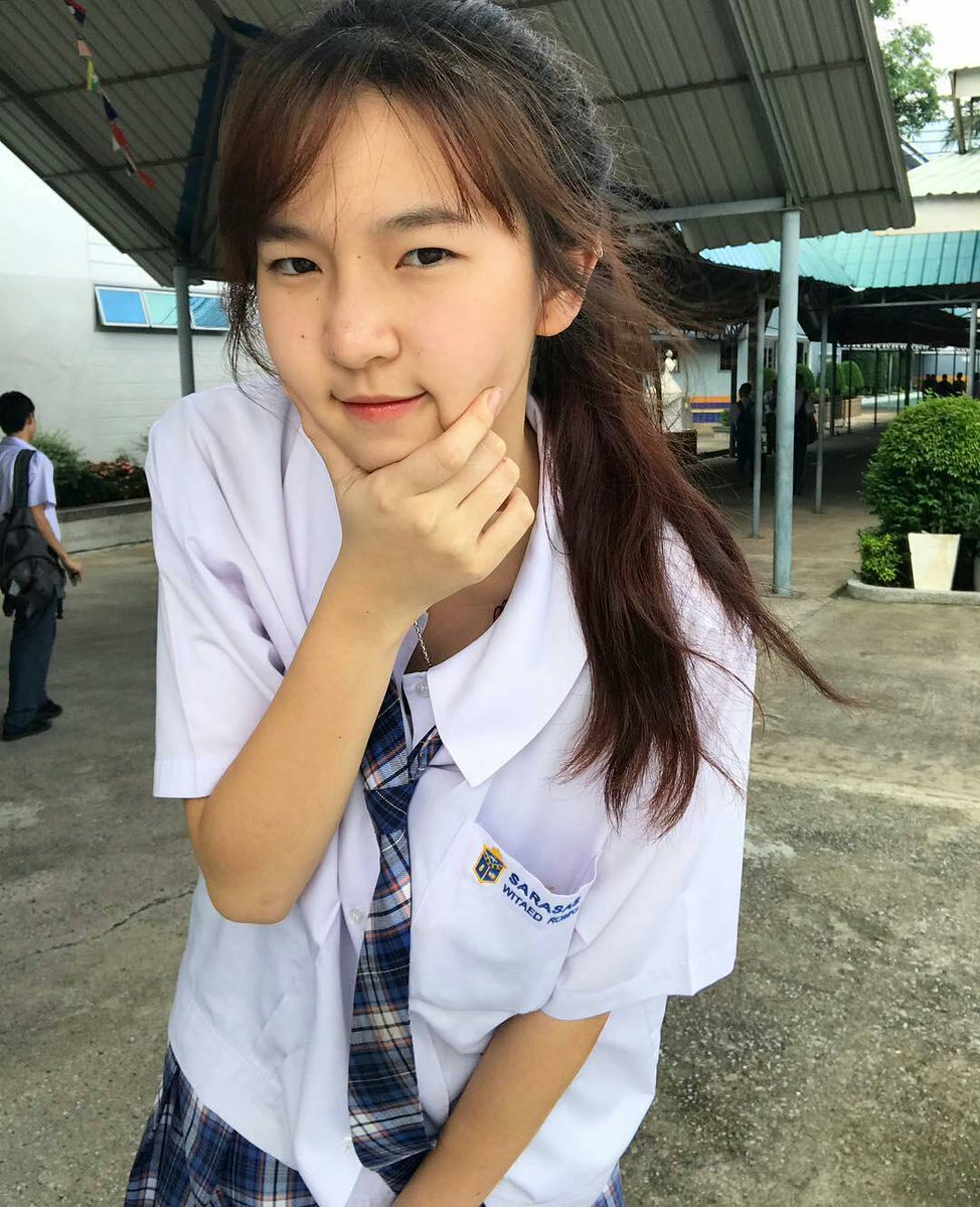RashidaPopichak's tweet photo. Wondering if I'll ever look back on this version of myself and actually recognize who I was. It feels like a lifetime ago already. 🌙 https://t.co/6xtc1HgIK4